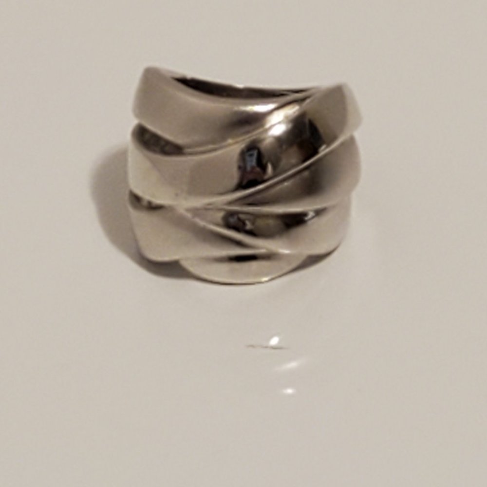 Vintage Size 8.5 Heavy Sterling Scalloped Tiered Wide Band Chunky Ring
